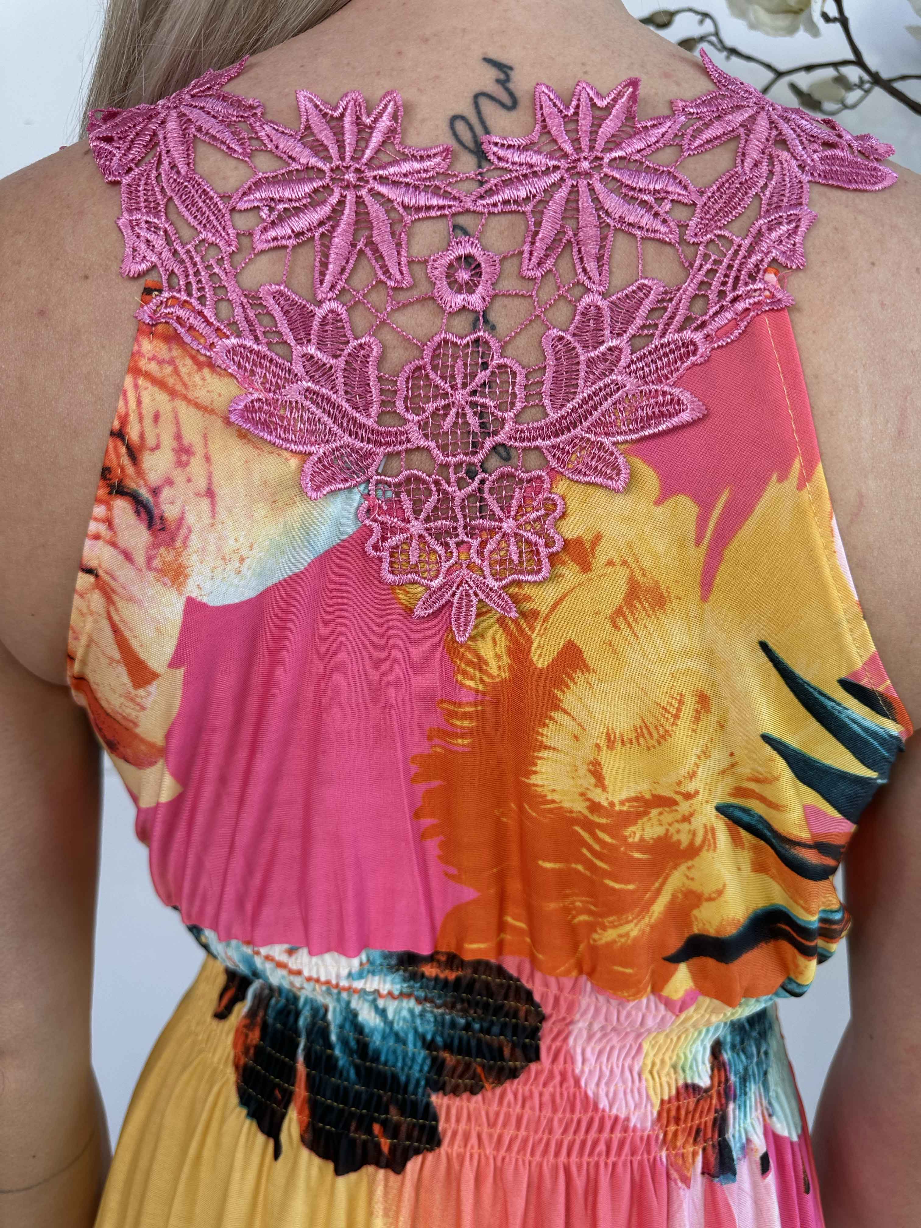 Nantes - Lang kjole i elastisk stof med broderet ryg